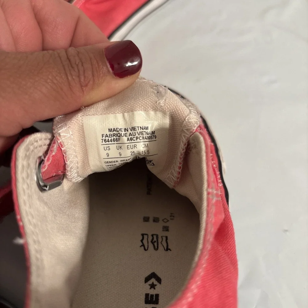 All Start Converse ,pink Size Size9-kids
